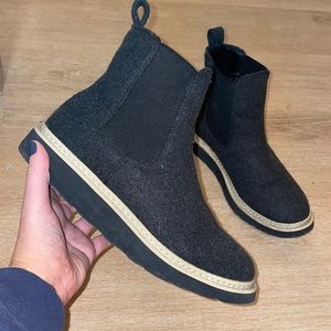 Universal thread black booties